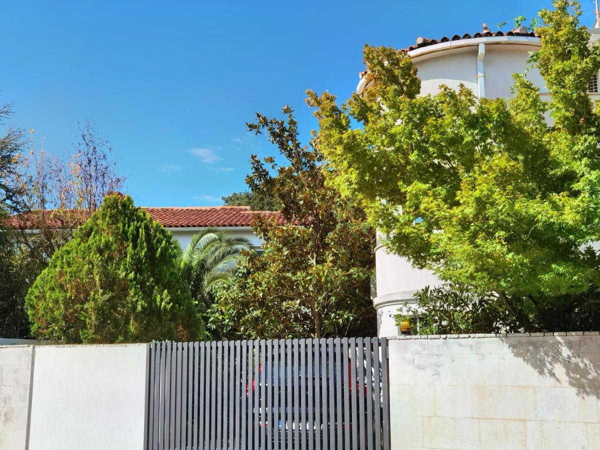 Pine And Lime Apartments Pula Exterior photo