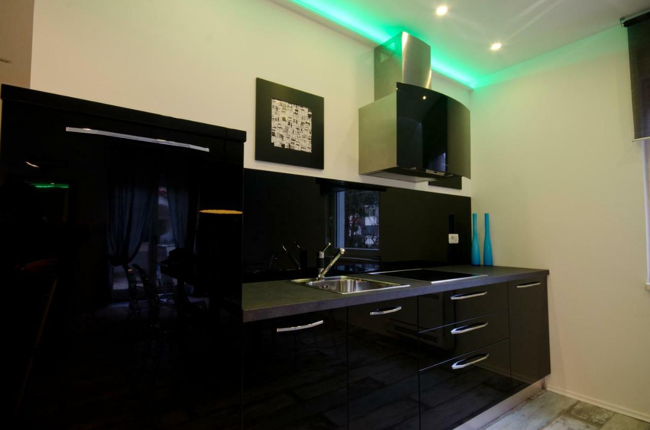 Pine And Lime Apartments Pula Exterior photo